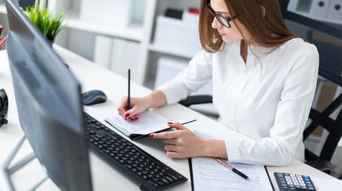 Verras je secretaresse op secretaressedag: topcadeaus en ideeën